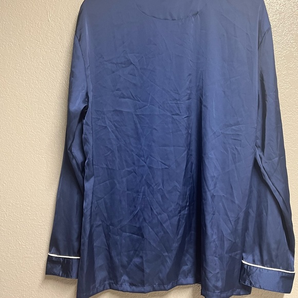 Pajama top and bottom - Picture 4 of 6